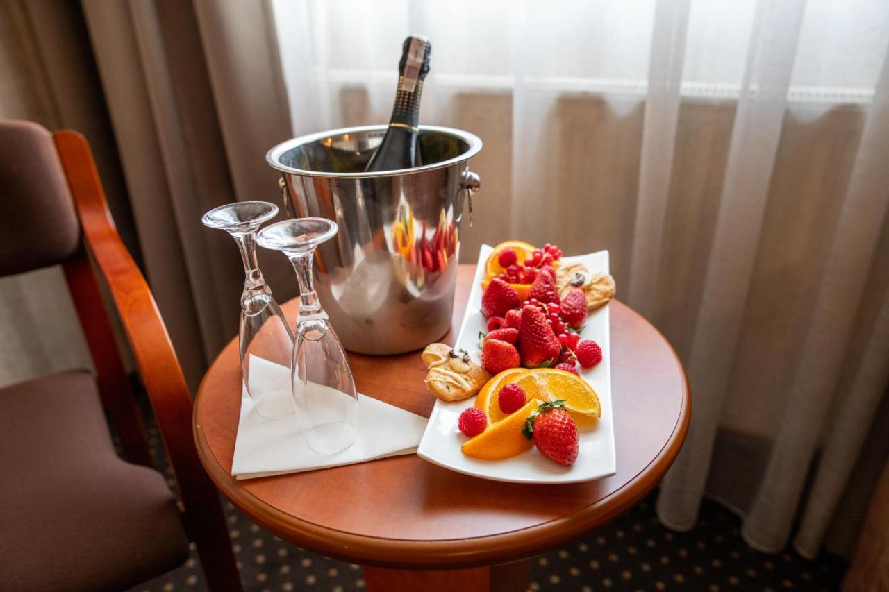 Premium Hotel Bacero Breslavia Esterno foto
