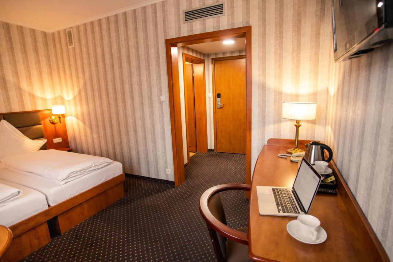 Premium Hotel Bacero Breslavia Esterno foto